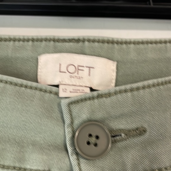 Women’s Loft Khaki Green Shorts, Size 12 - Picture 2 of 6